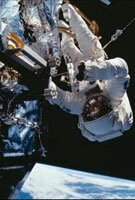 astronaut repairing the Hubble telescope